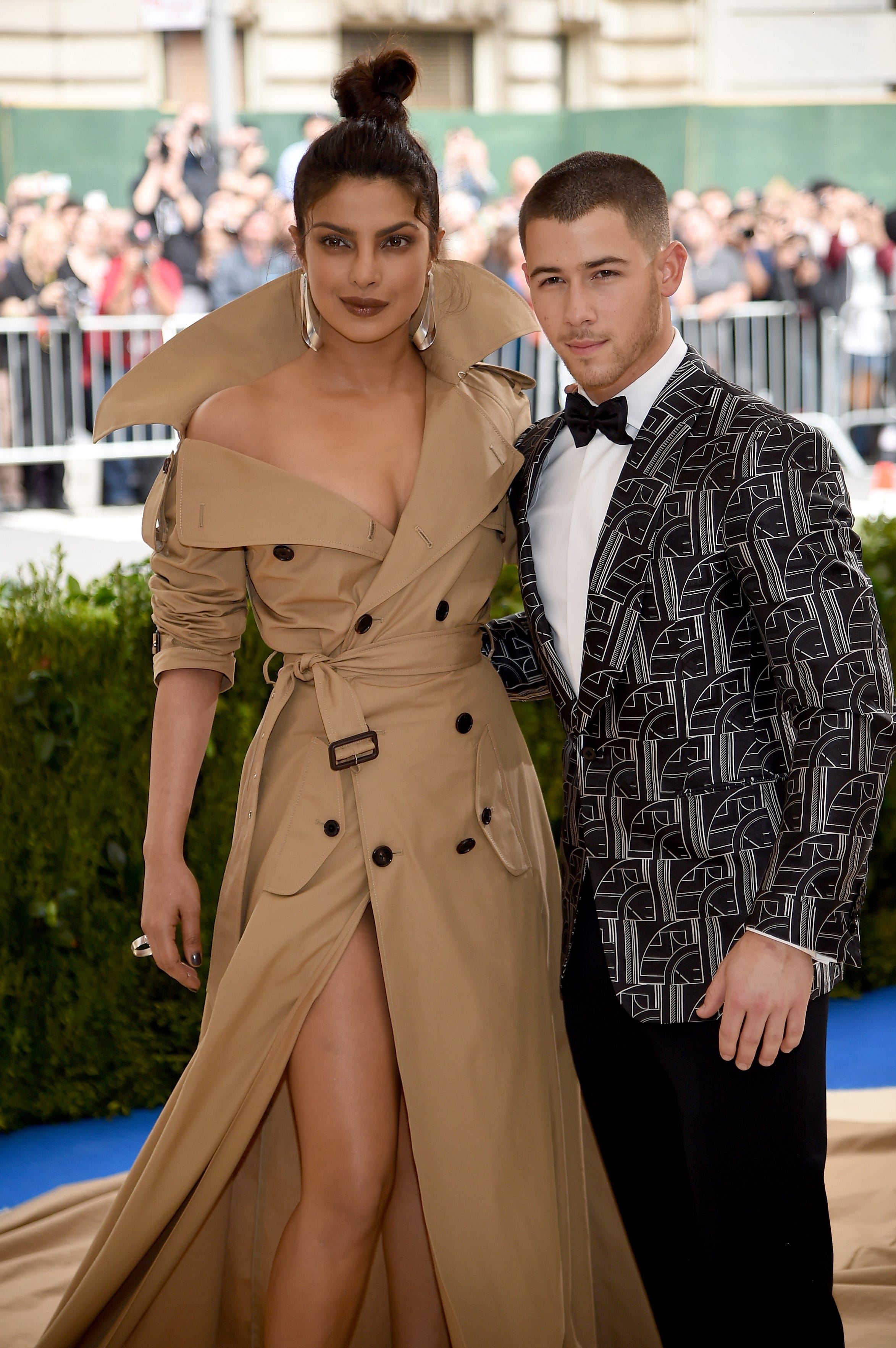 Who is nick jonas currently dating